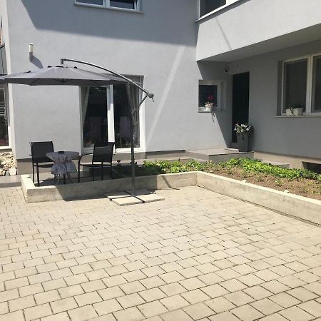 Velika Mlaka Studio Apartman Valentina מראה חיצוני תמונה