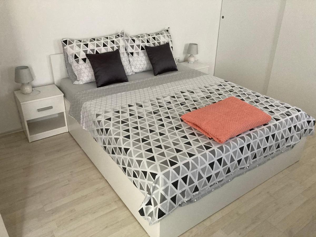 Velika Mlaka Studio Apartman Valentina מראה חיצוני תמונה