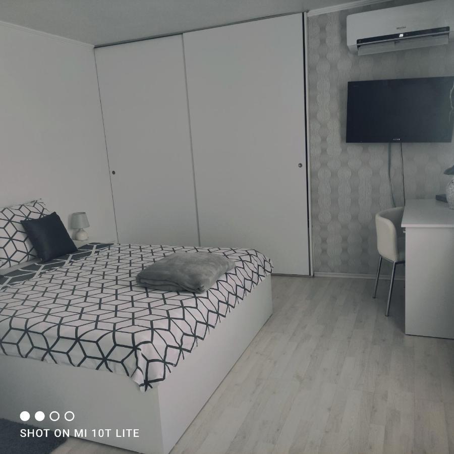 Velika Mlaka Studio Apartman Valentina מראה חיצוני תמונה